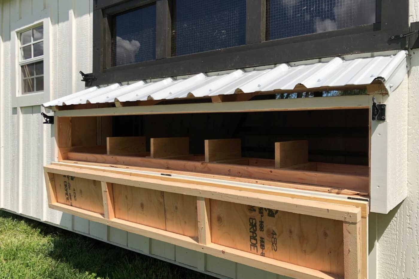 portable chicken coop with nesting box