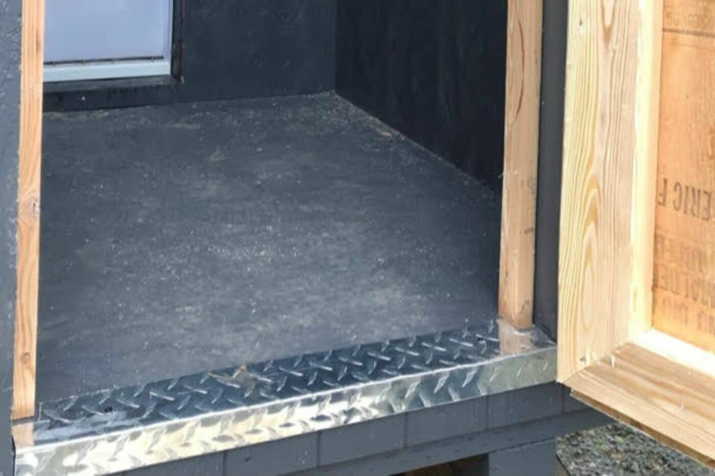entry door for dog kennel for three dogs