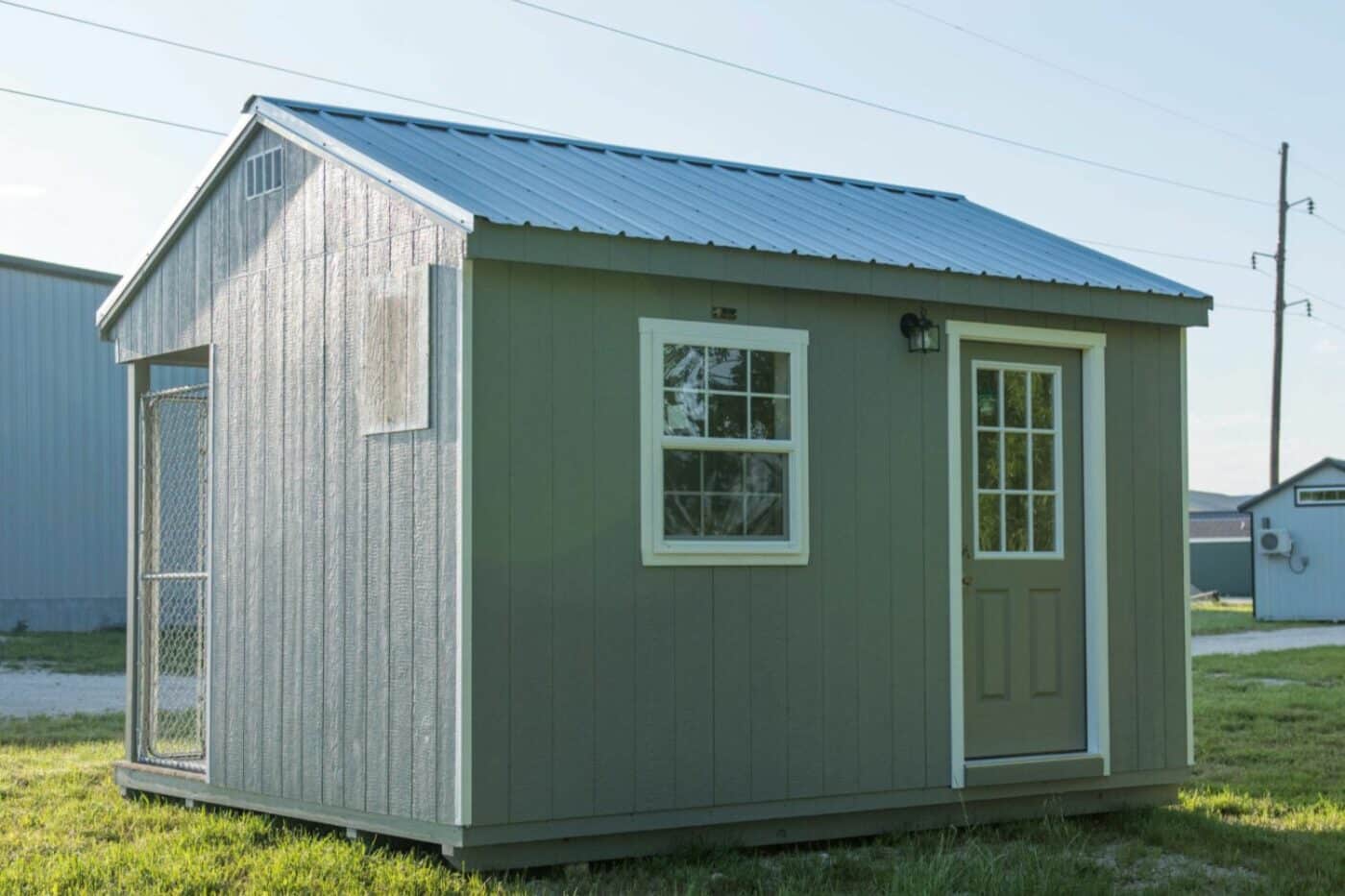 standard commercial dog kennel features